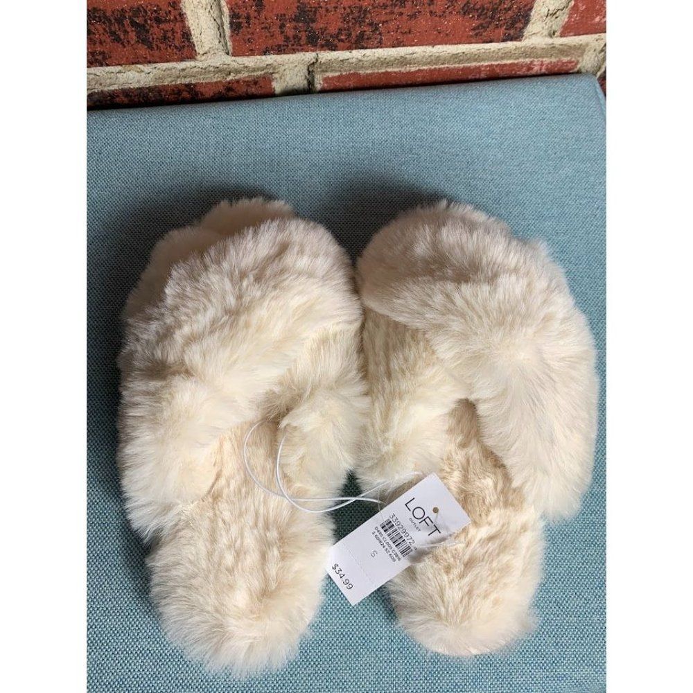 Loft Ivory Faux Fur Slippers Size Small 5/6